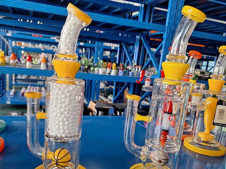 Beaker-style Hookahs and Dab Rigs