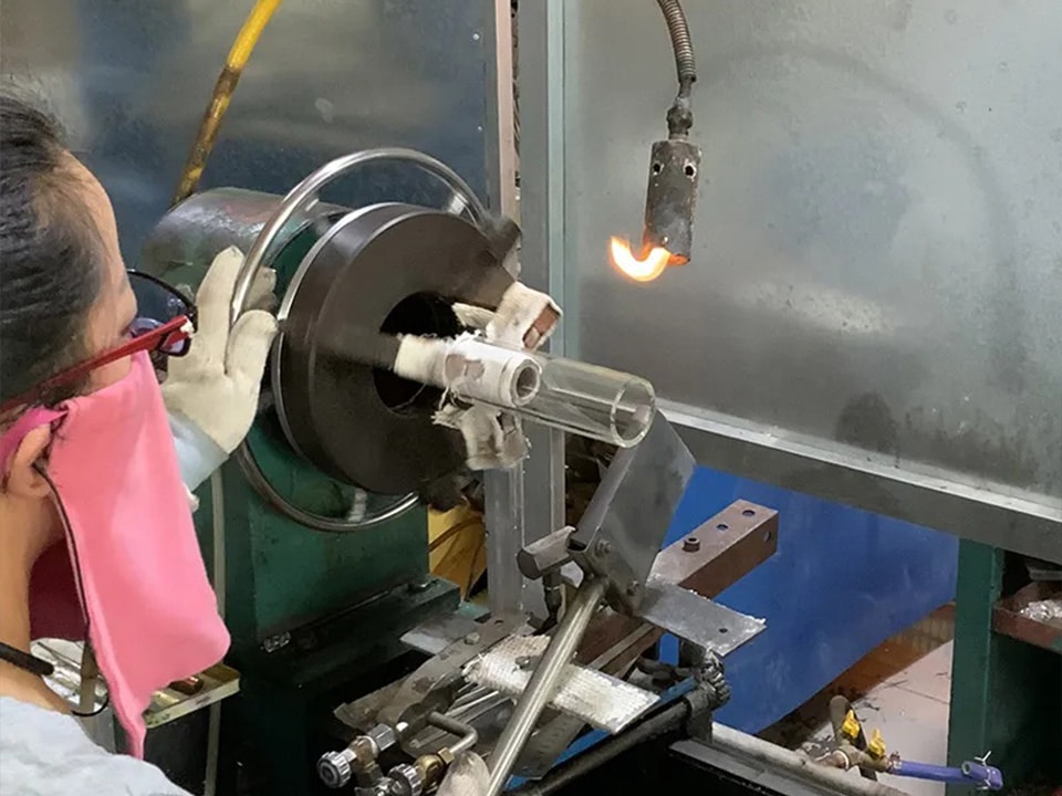 Position Beaker Bongs Against Straight Tubes and Dab Rigs